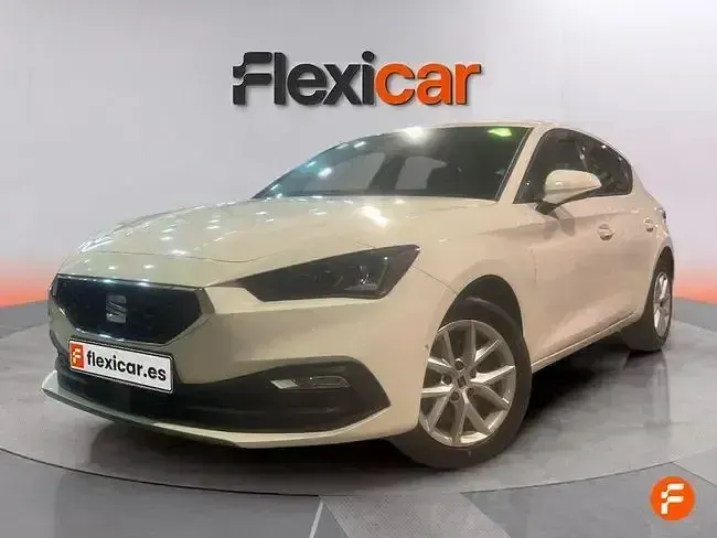 Usado Seat Leon Style 130 CV (95 kW) 2024 Blanco Familiar