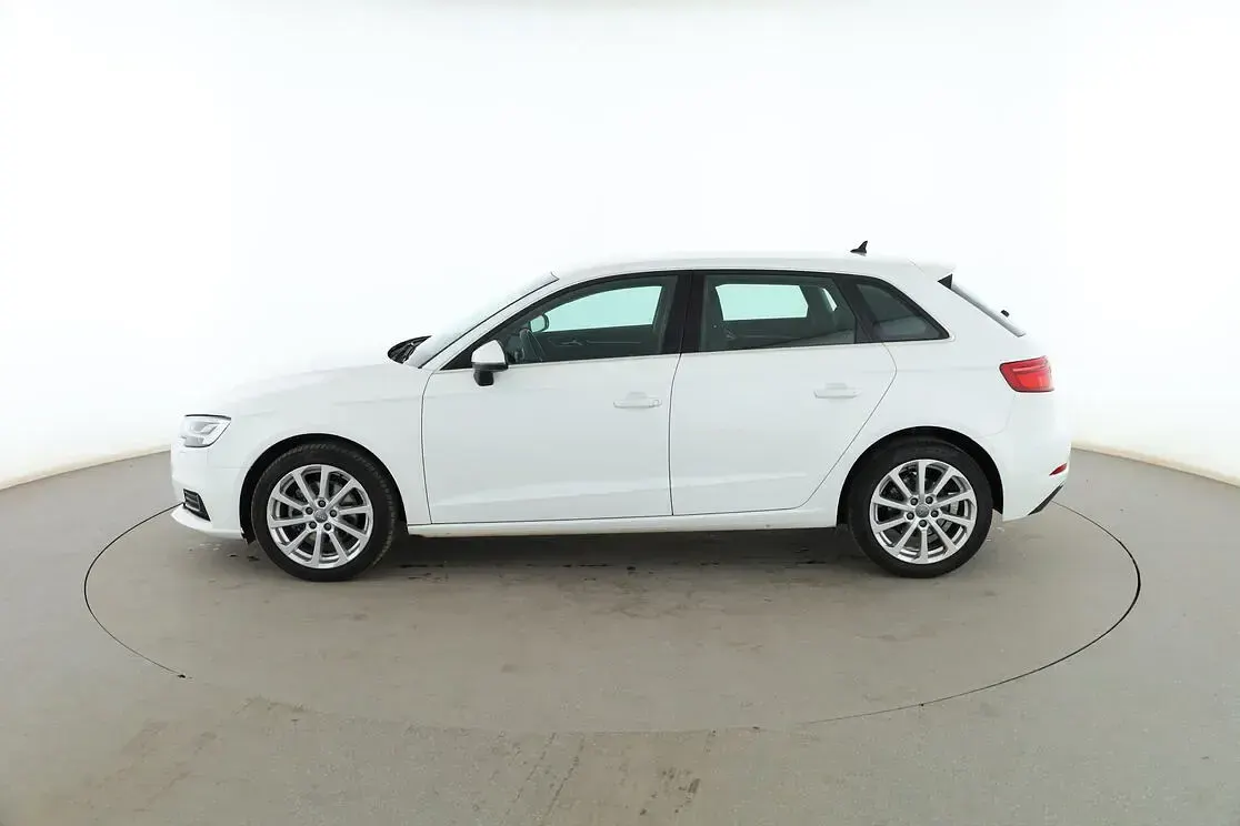 Usado Audi A3 Sportback Design 116 CV (85 kW) 2018 Blanco Utilitario