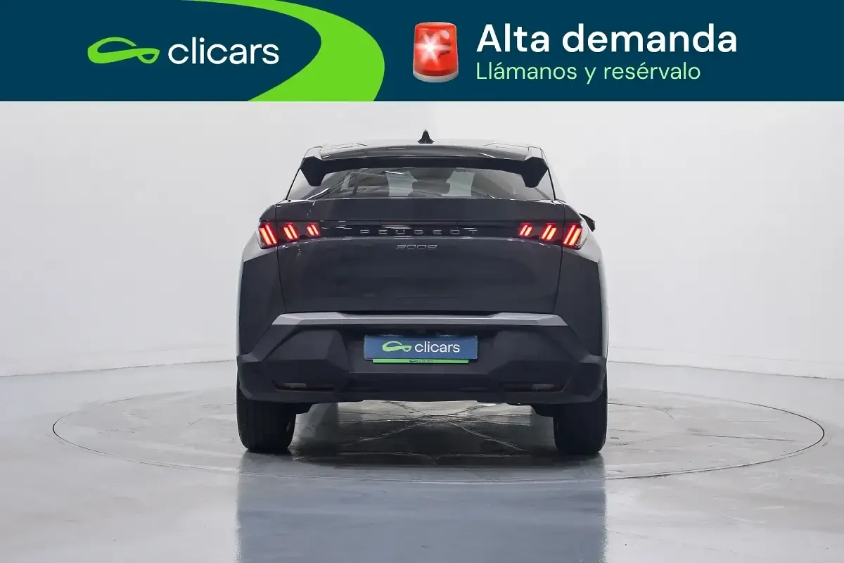 Usado Peugeot 3008 Allure 136 CV (100 kW) 2025 Gris SUV