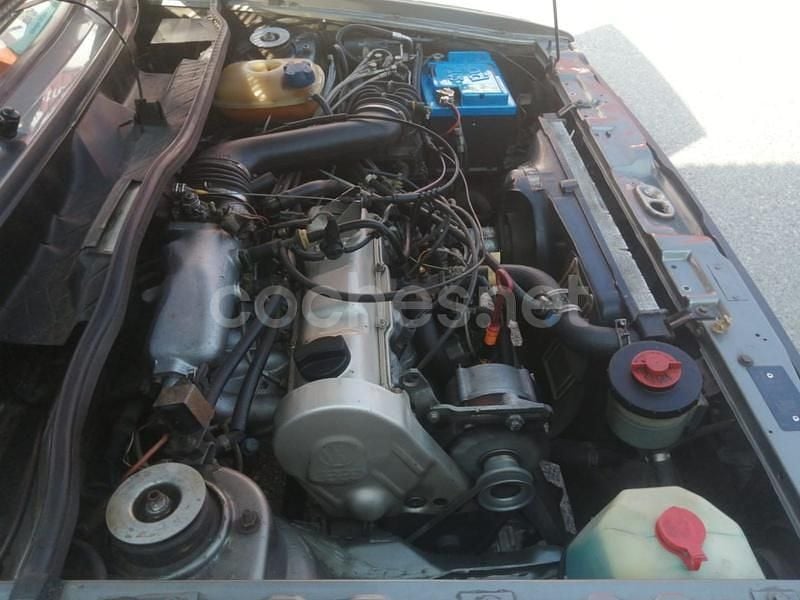 Usado VW Golf Cabriolet 112 CV (82 kW) 1988 Gris / plata Descapotable