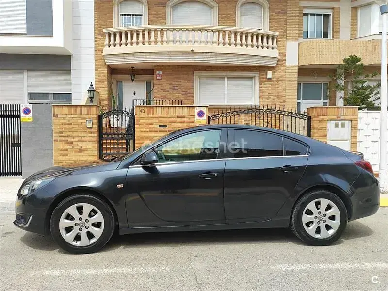 Usado Opel Insignia Business 120 CV (88 kW) 2016 Negro Berlina