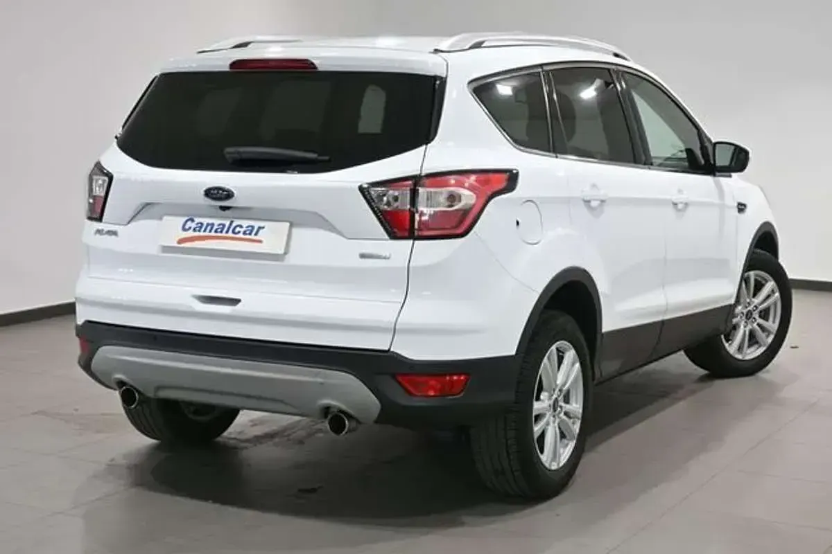Usado Ford Kuga Trend+ 120 CV (88 kW) 2018 Azul SUV
