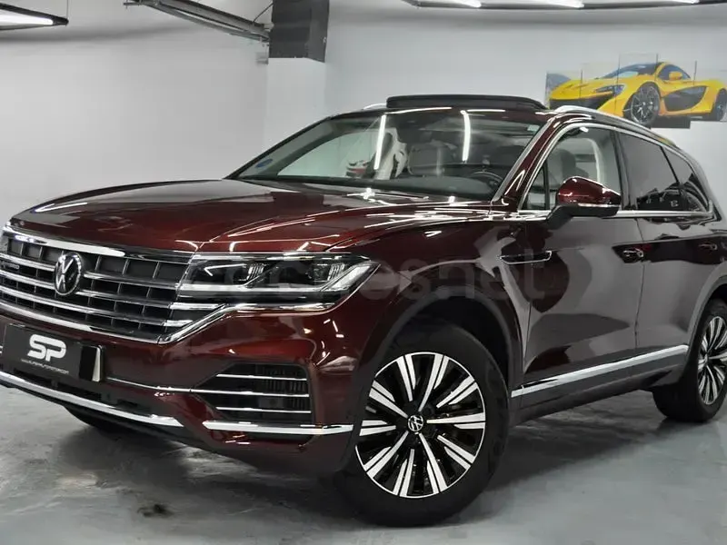 Usado VW Touareg 381 CV (280 kW) 2023 Granate SUV