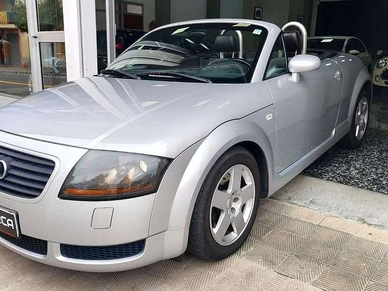 Usado Audi TT Roadster 180 CV (132 kW) 2002 Gris / plata Descapotable