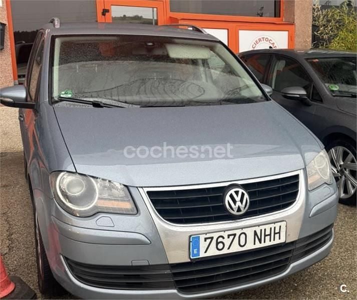 Gris / plata Usado 2009 VW Touran Edition Monovolumen | 6000 € - Imagen 1/4