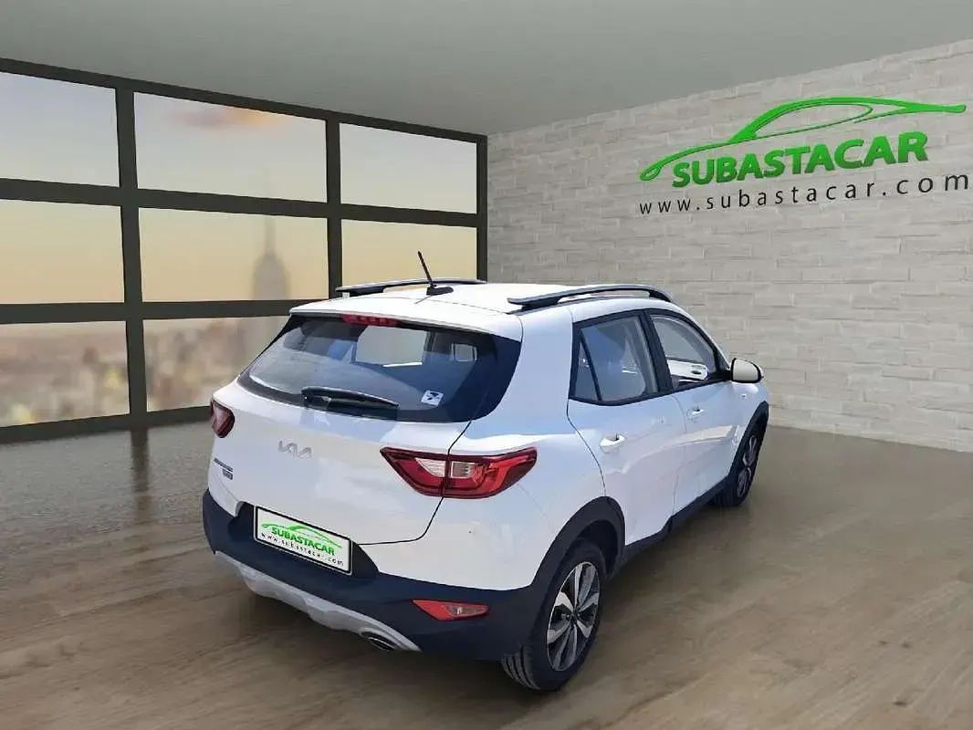 Usado Kia Stonic 101 CV (74 kW) 2022 Blanco SUV