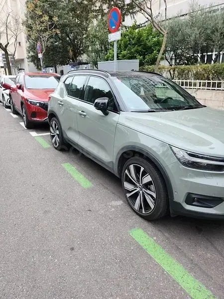 Usado Volvo XC40 300 kW (408 CV) 2021 Eléctrico SUV