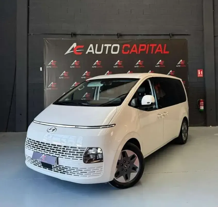 Usado Hyundai Staria 177 CV (130 kW) 2022 Blanco Monovolumen