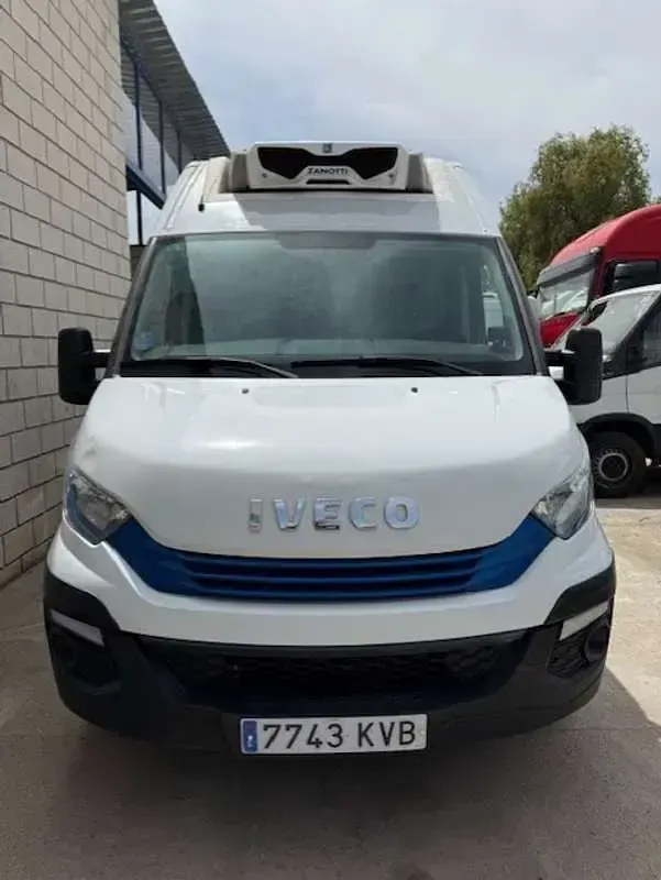 Usado Iveco Daily 136 CV (100 kW) 2019 Blanco Van