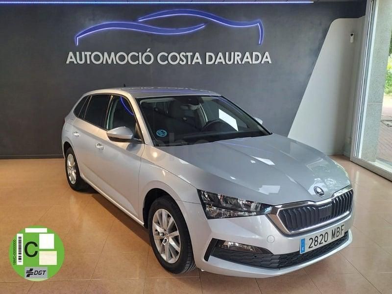 Usado Skoda 110 R Ambition 110 CV (80 kW) 2022 Gris / plata Berlina