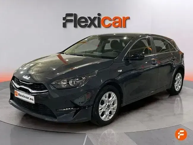 Usado Kia Ceed 136 CV (100 kW) 2023 Gris Utilitario