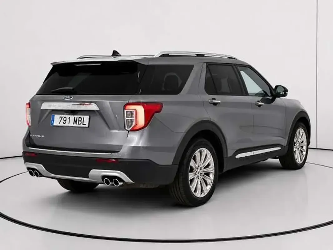 Usado Ford Explorer Platinum 457 CV (336 kW) 2022 Gris SUV