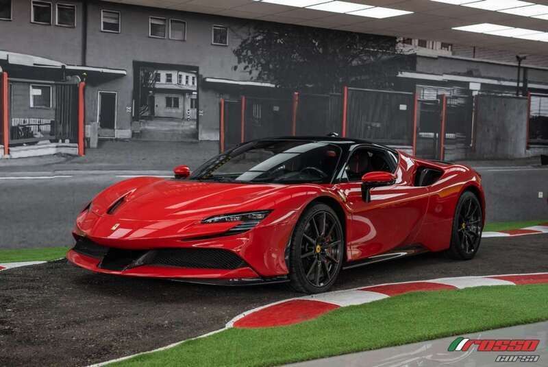 Rojo Usado 2022 Ferrari SF90 Coupe | 649.999 € - Imagen 1/4