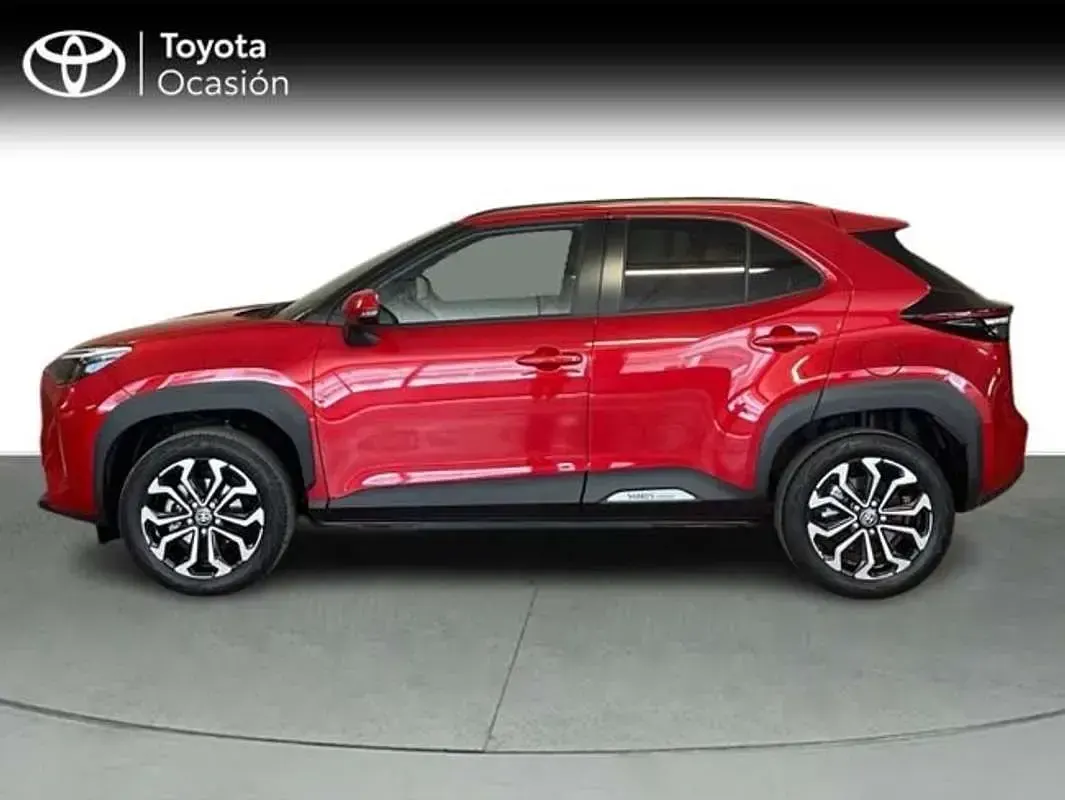 Usado Toyota Yaris Cross Active 131 CV (96 kW) 2025 Rojo SUV