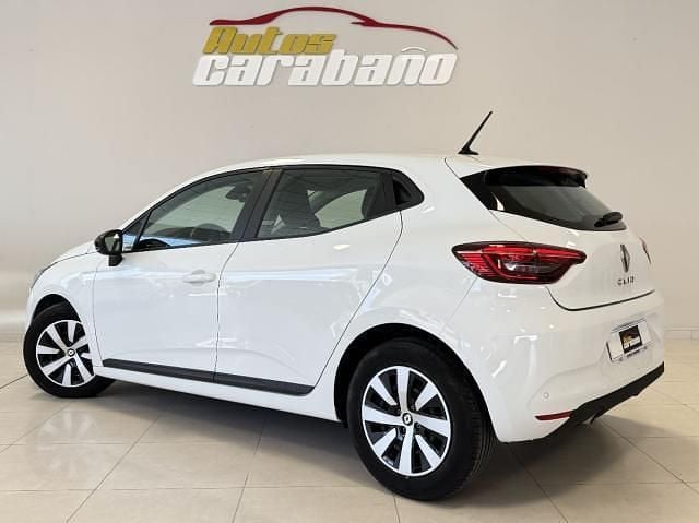 Begagnad Renault Clio V Privilege 101 HK (74 kW) 2022 Vit Sedan