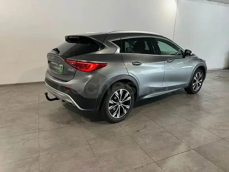 Usado Infiniti QX30 Premium 170 CV (125 kW) 2019 Gris / plata SUV