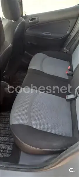 Usado Peugeot 206 70 CV (51 kW) 1998 Gris / plata Utilitario