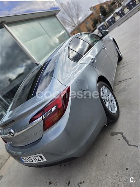 Usado Opel Insignia Business 140 CV (102 kW) 2014 Gris / plata Berlina