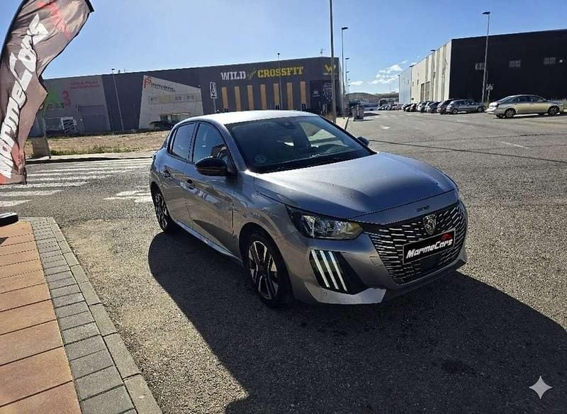 Usado Peugeot 208 Allure 99 CV (72 kW) 2025 Gris Utilitario
