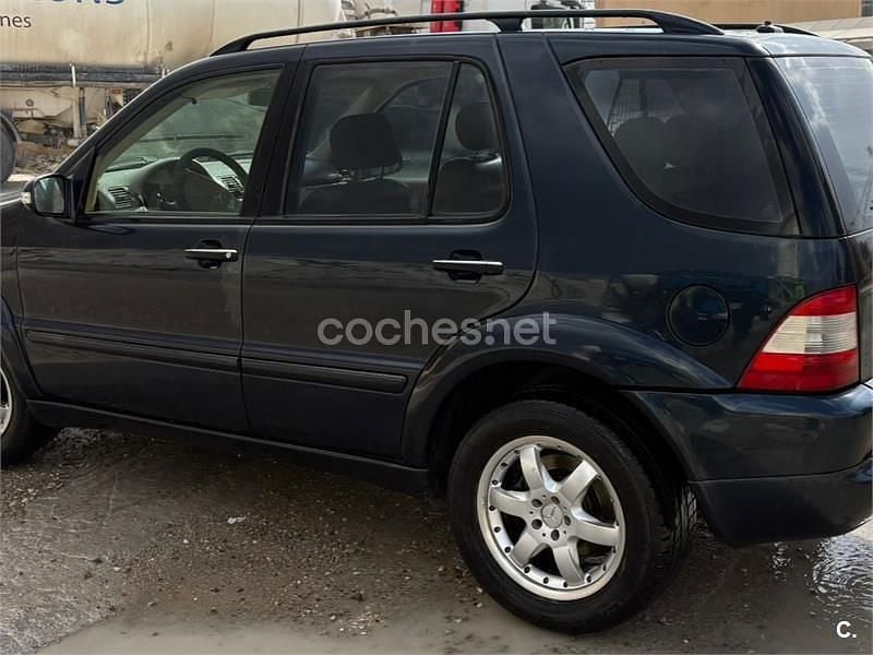 Azul Usado 2002 Mercedes ML400 SUV | 5300 € (Buen precio) - Imagen 1/4