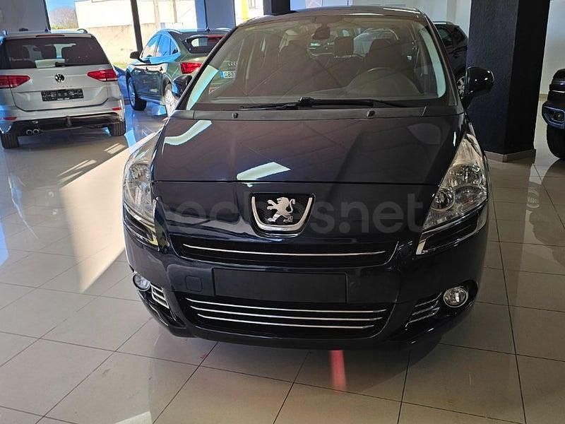 Usado Peugeot 5008 Sport 112 CV (82 kW) 2011 Azul Monovolumen