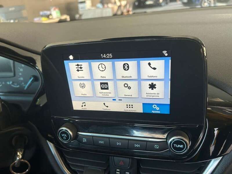 Usado Ford Fiesta Trend+ 86 CV (63 kW) 2018 Gris Utilitario