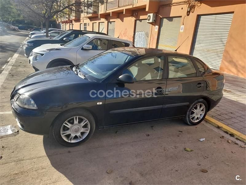 Negro Usado 2007 Seat Cordoba Reference Berlina | 2700 € (Precio justo) - Imagen 1/4