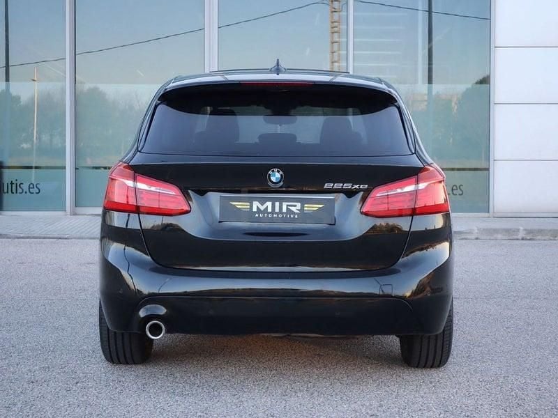 Usado BMW 225 Active Tourer iPerformance 220 CV (161 kW) 2021 Negro Monovolumen