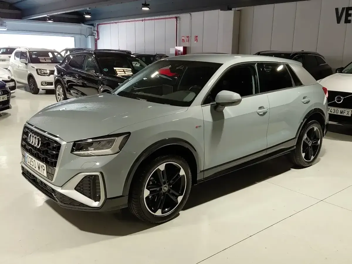 Usado Audi Q2 S-Line 150 CV (110 kW) 2025 Gris SUV