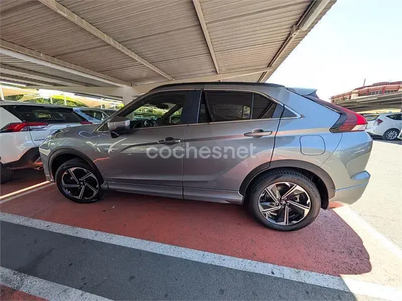 Usado Mitsubishi Eclipse Cross 188 CV (138 kW) 2023 Gris / plata SUV