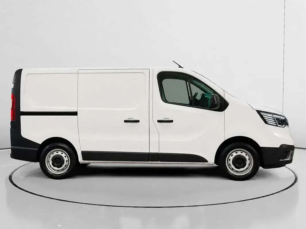 Usado Renault Trafic 131 CV (96 kW) 2023 Blanco Monovolumen