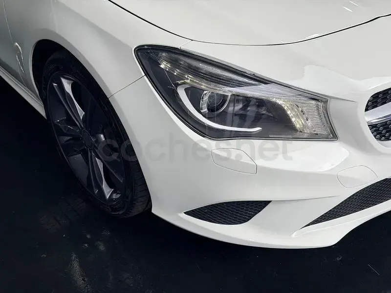 Usado Mercedes CLA220 177 CV (130 kW) 2017 Blanco Berlina