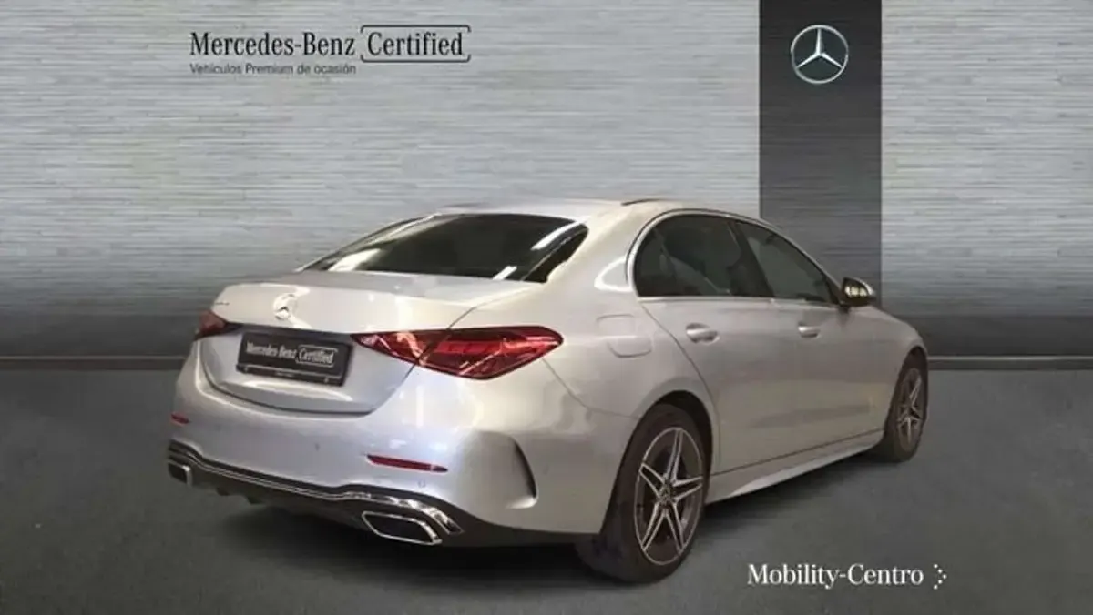 Usado Mercedes C300e 313 CV (230 kW) 2025 Plateado Berlina