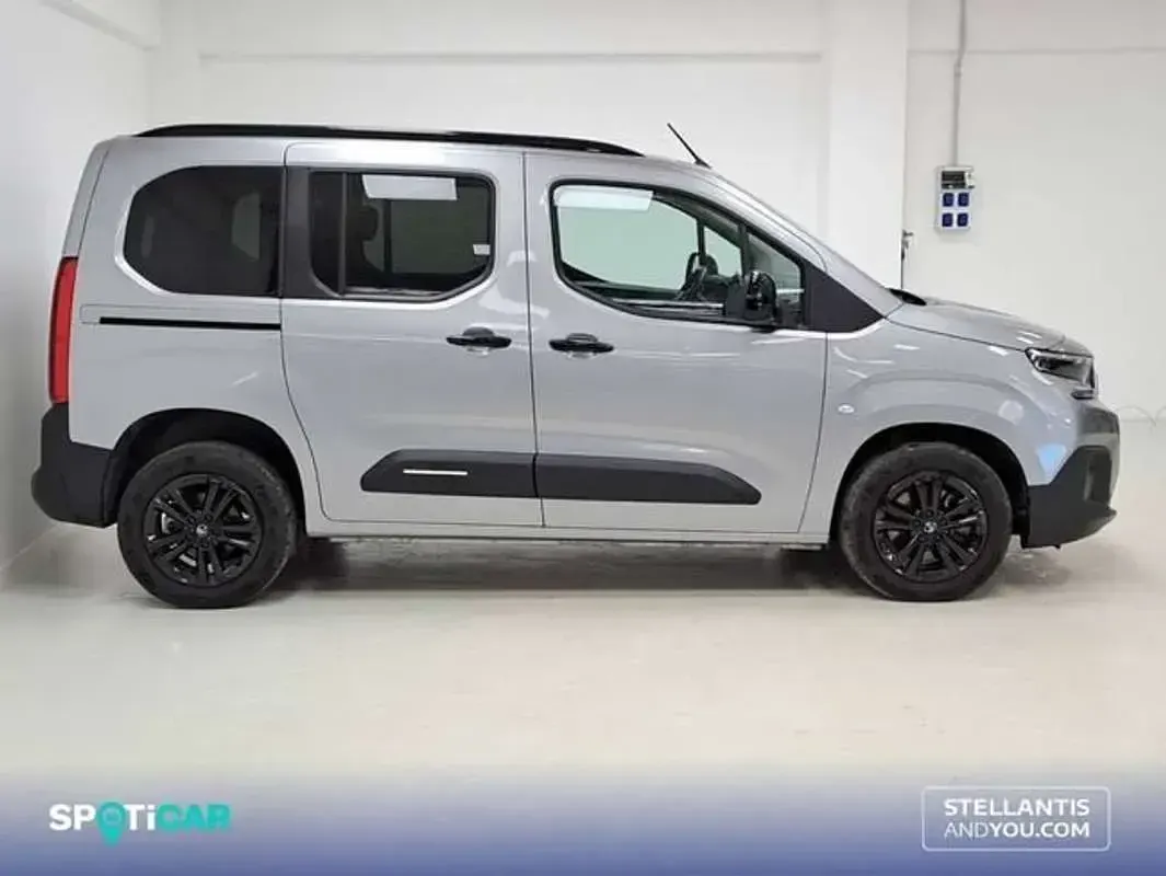 Usado Citroën Berlingo 102 CV (75 kW) 2024 Gris Monovolumen