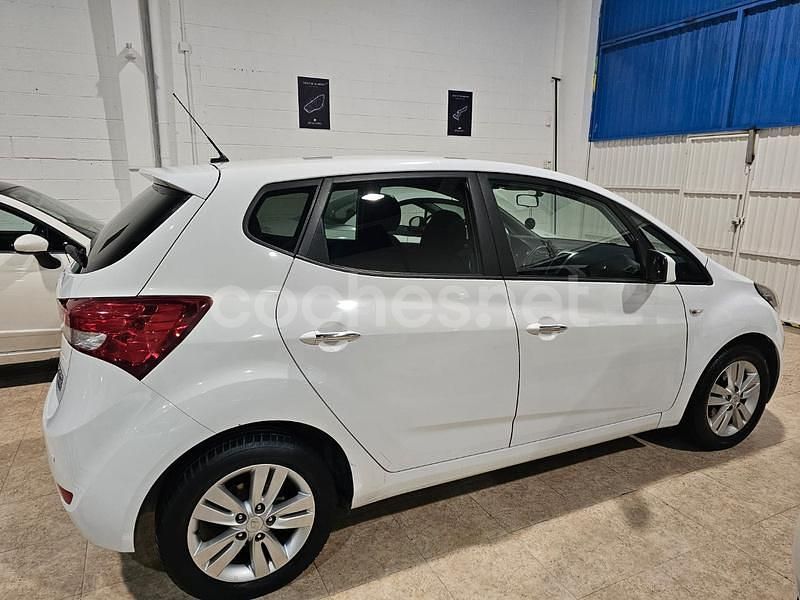 Usado Hyundai ix20 Comfort 77 CV (56 kW) 2011 Blanco Utilitario