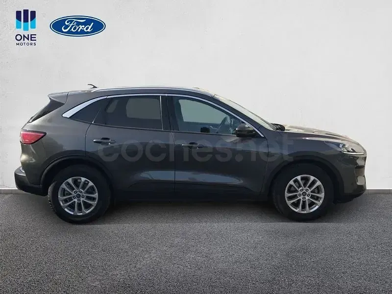 Usado Ford Kuga Titanium 150 CV (110 kW) 2023 Gris / plata SUV