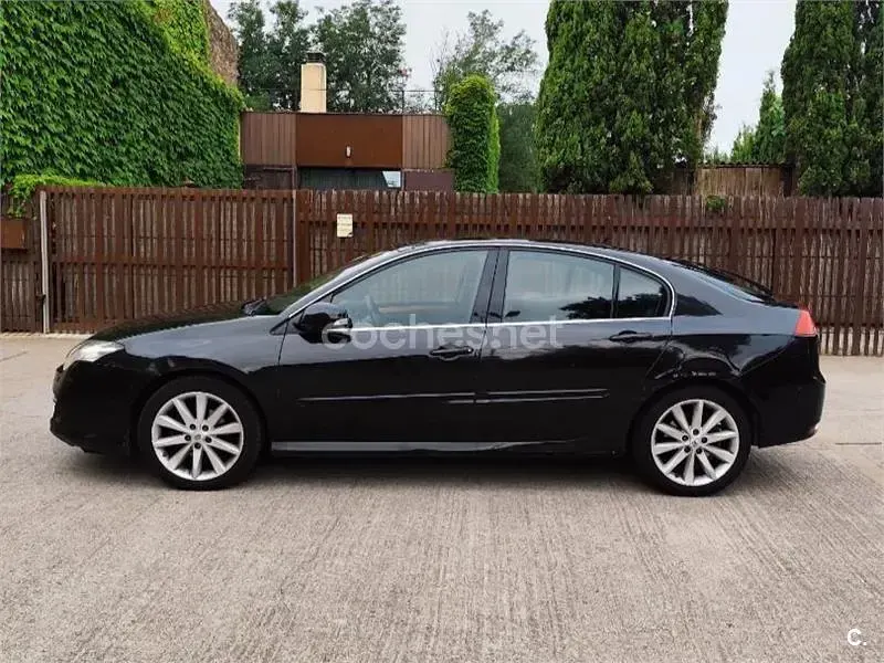 Usado Renault Laguna III Initiale 150 CV (110 kW) 2009 Negro Berlina