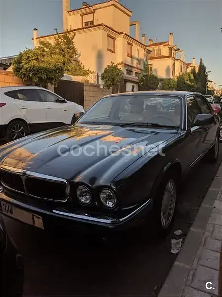 Usado Jaguar XJ8 Executive 240 CV (176 kW) 1998 Azul Berlina