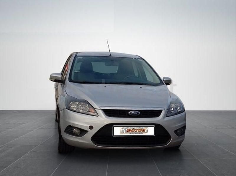 Gris / plata Usado 2009 Ford Focus Trend Berlina | 5900 € (Un poco caro) - Imagen 1/4