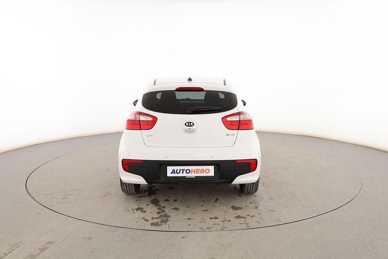 Usado Kia Rio 85 CV (62 kW) 2016 Blanco Utilitario