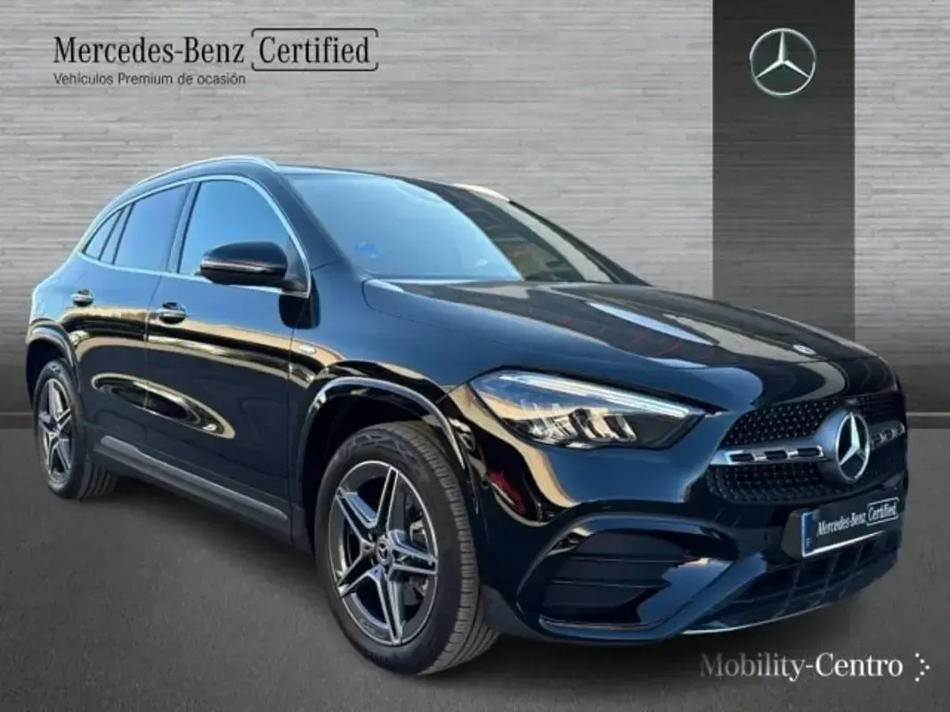 Usado Mercedes GLA250 163 CV (119 kW) 2025 Negro noche SUV