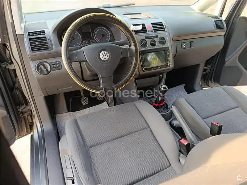 Usado VW Touran 105 CV (77 kW) 2007 Gris / plata Monovolumen