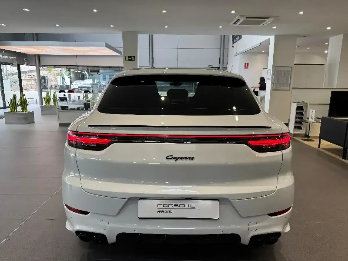Usado Porsche Cayenne E-Hybrid Coupe Platinum Edition 462 CV (339 kW) 2023 Blanco SUV