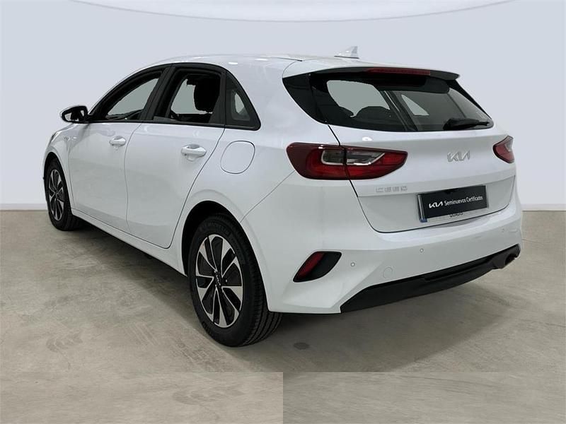 Usado Kia Ceed 100 CV (73 kW) 2024 Blanco Utilitario