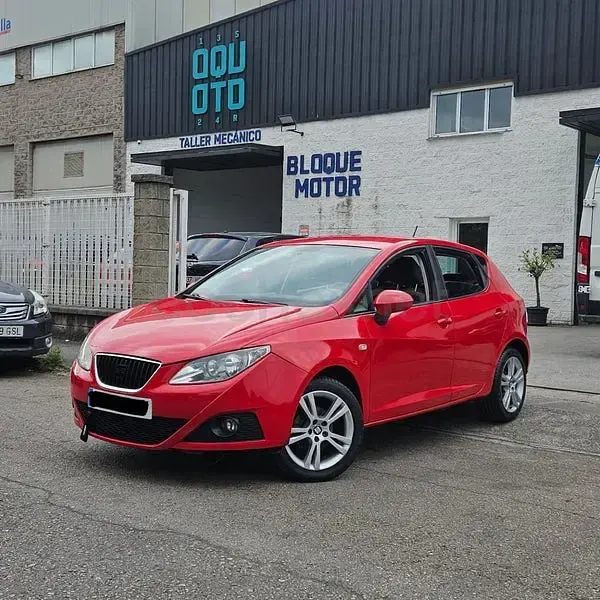Usado Seat Ibiza Copa 105 CV (77 kW) 2011 Rojo Berlina