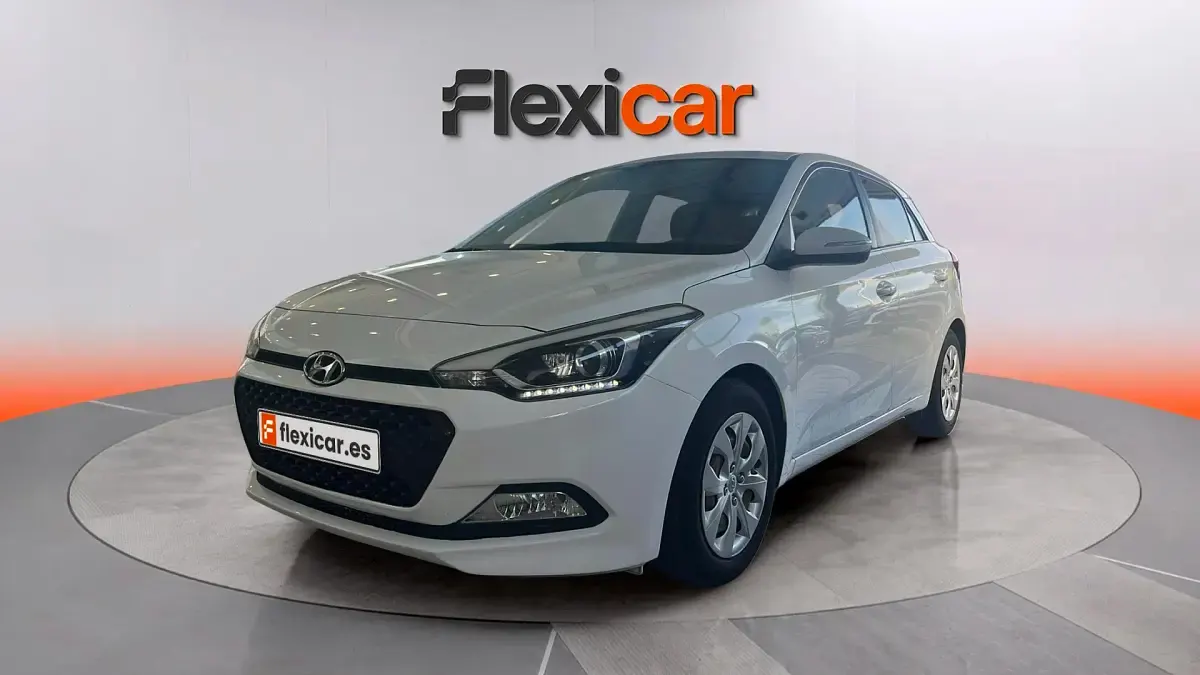 Usado Hyundai i20 84 CV (61 kW) 2018 Blanco Berlina