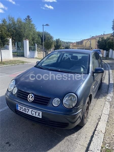 Usado VW Polo Highline 75 CV (55 kW) 2004 Azul Utilitario