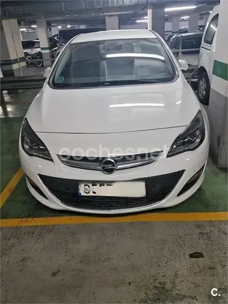 Usado Opel Astra Excellence 136 CV (100 kW) 2014 Blanco Berlina