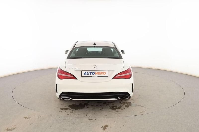 Usado Mercedes CLA200 AMG line 136 CV (100 kW) 2017 Blanco Berlina