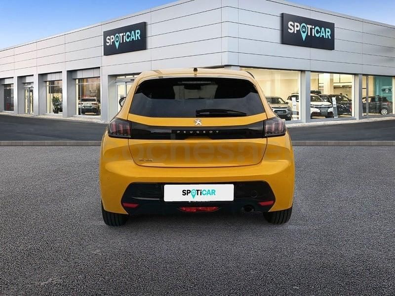 Usado Peugeot 208 Allure 100 CV (73 kW) 2023 Amarillo Utilitario